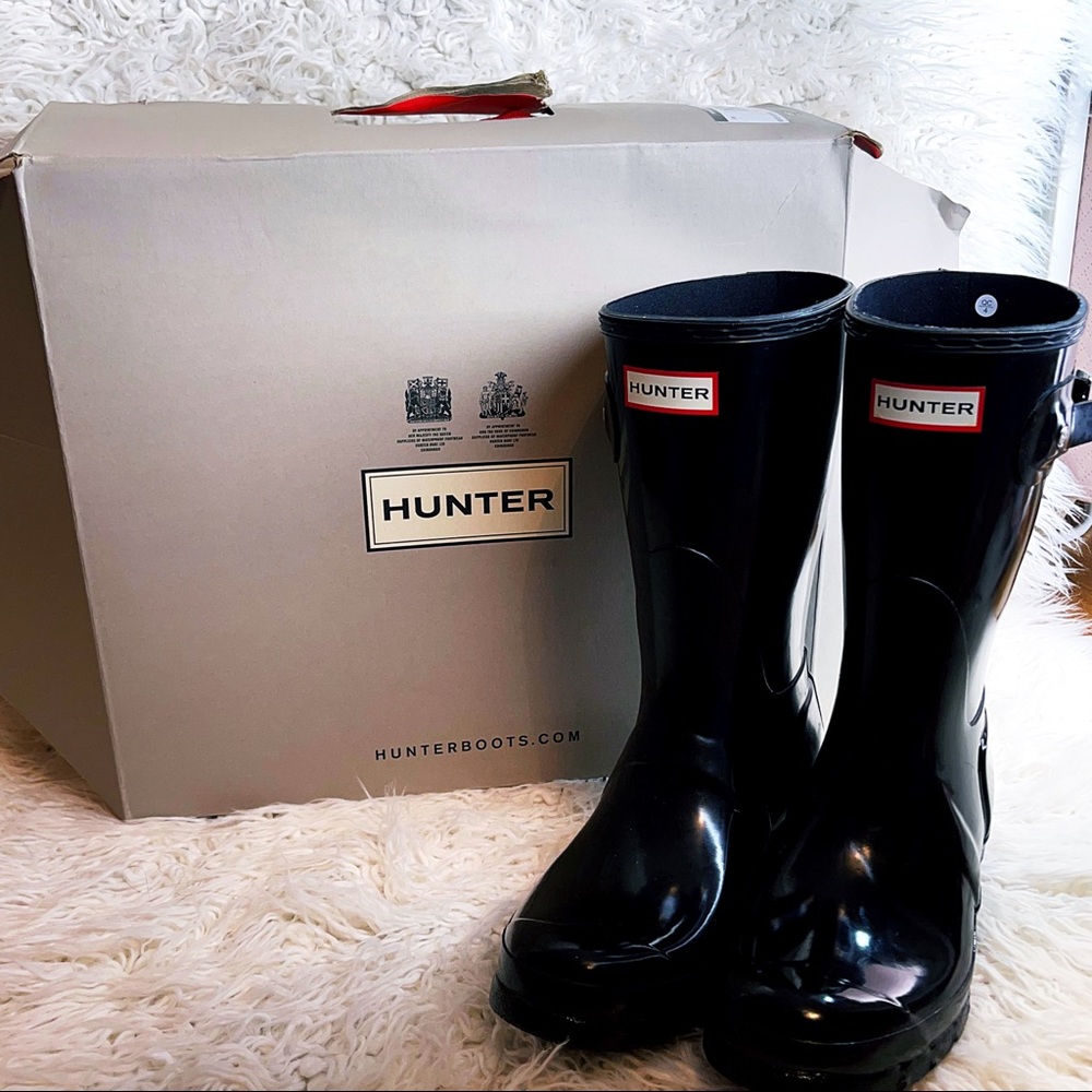 NIB hunters short black gloss